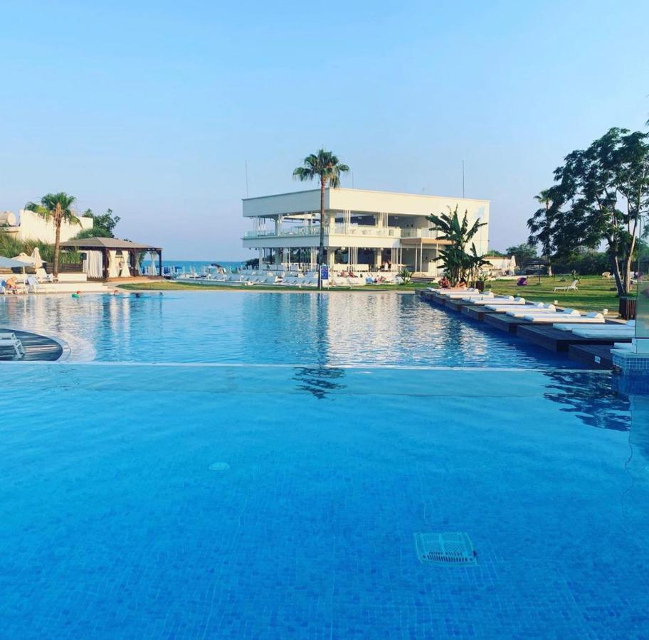 So White Beach Resort Ayia Napa Bagian luar foto